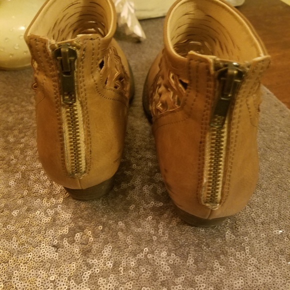 Gorgeous booties! - Picture 6 of 6